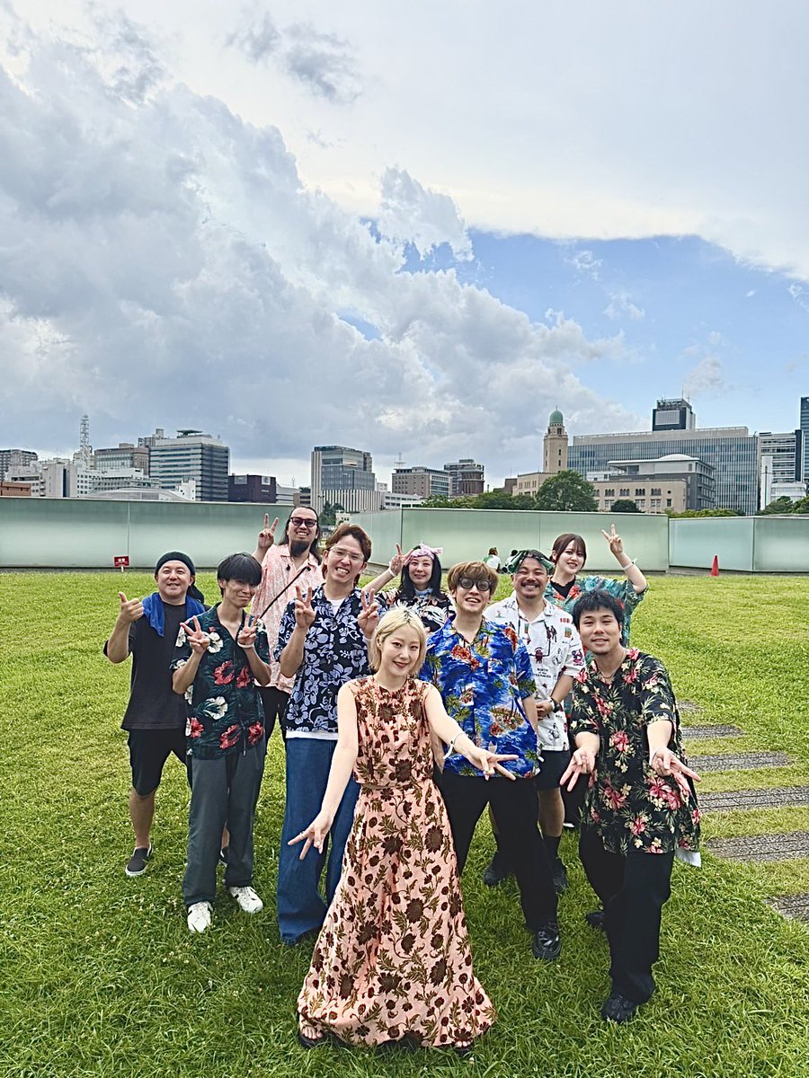 FRIENDS_twtw's tweet photo. フレンズ夏の思い出を更新☀️

MURO FESTIVAL 2026
ありがとうございましたーー！

横浜赤レンガに集まってくれたみなさんと、
ステージも舞台裏も、全部ひっくるめて最高の一日🌈

ムロさん、スタッフのみなさん、
最強のフレンズチームにも大感謝🤝

ライブで会いましょう！
1枚目 @tetsuyayamakawa https://t.co/IS1c4JA5G6
