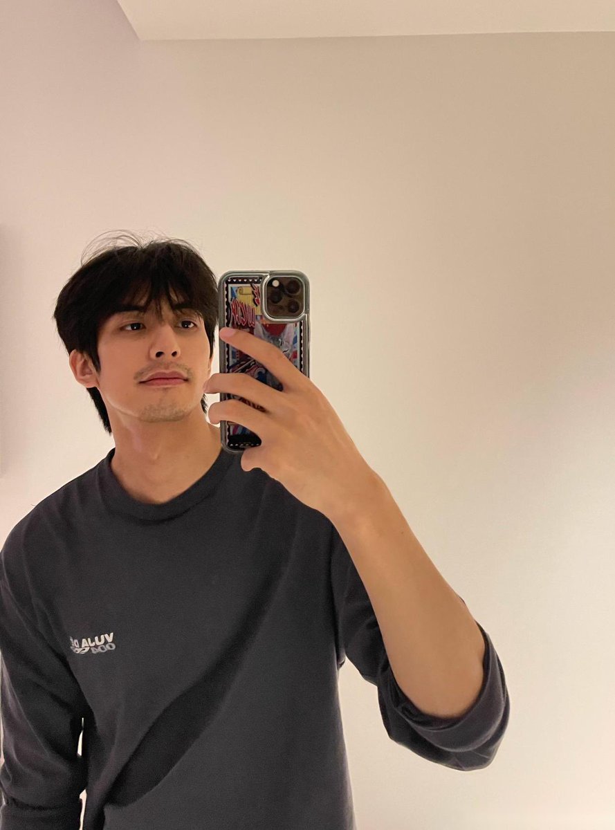 mylilbabyj's tweet photo. ถ้าพี่ตำรวจมาลุคส์ไม่โกนหนวด เราจะตายกันหมด https://t.co/fQKqcprYpF