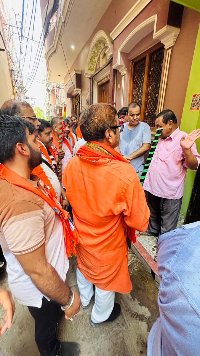 NeelkanthAd's tweet photo. 76 दिवसीय वार्ड प्रवास । अष्टम दिवस।
काशी ।निर्वाचन क्षेत्र के ईश्वरगंगी वार्ड में स्वच्छता,जनसंवाद, भ्रमण, एवं वृक्षारोपण किया गया । लोगों द्वारा बताए गए समस्या के संबंध में साथ चल रहे अधिकारियों को तुरंत निस्तारण हेतु कहा गया ।
#WardPrawasPart4  @blsanthosh https://t.co/vOpZoKBIwG