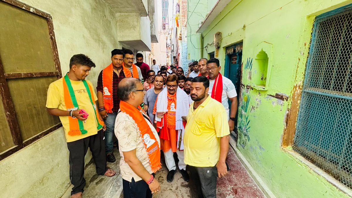 NeelkanthAd's tweet photo. 76 दिवसीय वार्ड प्रवास । अष्टम दिवस।
काशी ।निर्वाचन क्षेत्र के ईश्वरगंगी वार्ड में स्वच्छता,जनसंवाद, भ्रमण, एवं वृक्षारोपण किया गया । लोगों द्वारा बताए गए समस्या के संबंध में साथ चल रहे अधिकारियों को तुरंत निस्तारण हेतु कहा गया ।
#WardPrawasPart4  @blsanthosh https://t.co/vOpZoKBIwG