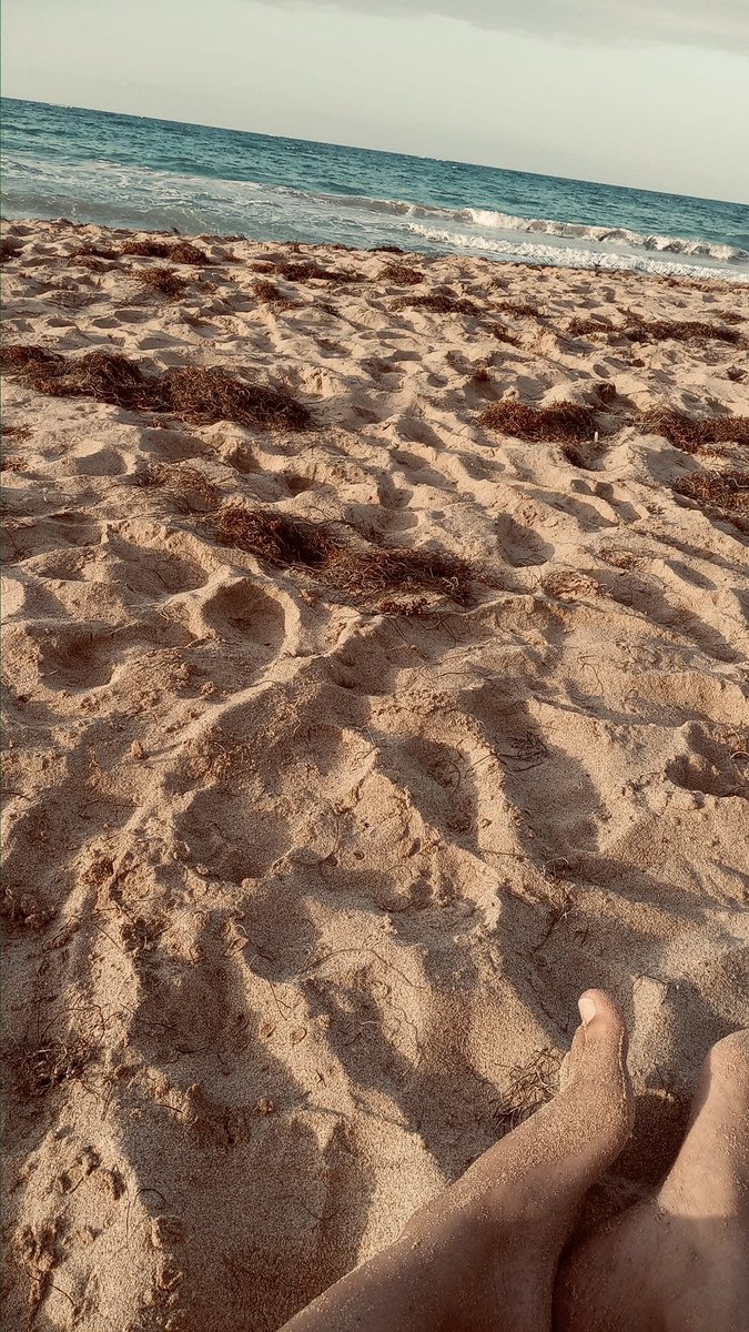 xluxefeet's tweet photo. Salt water, clear mind. 🌊👣💙 https://t.co/2OIVv3Qisa