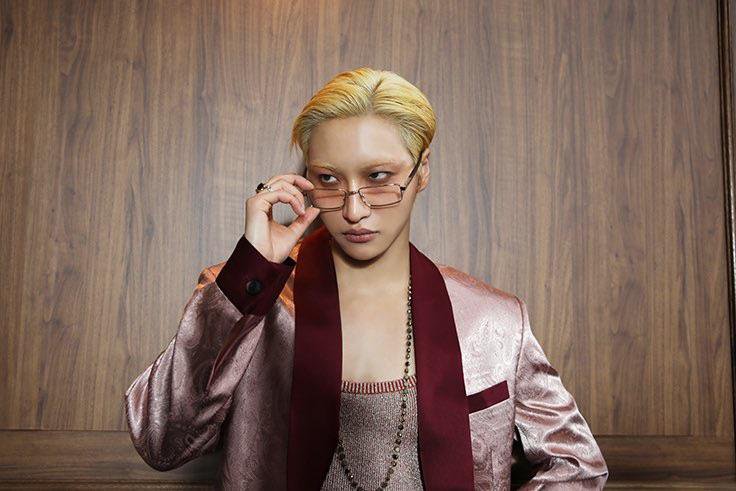 _SeonghwaWorld_'s tweet photo. Seonghwa said on live he was really anxious about his blond hair for Bad (to the point of not sleeping well), but at the end he was finally relieved when he received a lot of appreciation. He even saw the comparisons with Doflamingo (One Piece).
Always be kind and appreciative 🩶 https://t.co/0kSHWz5WcQ