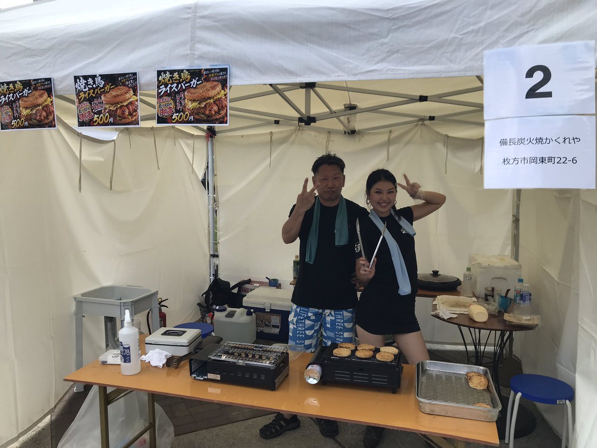 bar_joujou's tweet photo. 次まで少し時間あって、
近くだったので来てみた😊
いつもジュジュステに出店、協賛して頂いてる、
友人の屋台で遅めのお昼ご飯買わせて頂きました〜😋
どれもうまうまでしたよ〜
これから行かれる方は、お勧めです！
さあ、後1台洗ってきます😊 https://t.co/rLdTnxX8A1