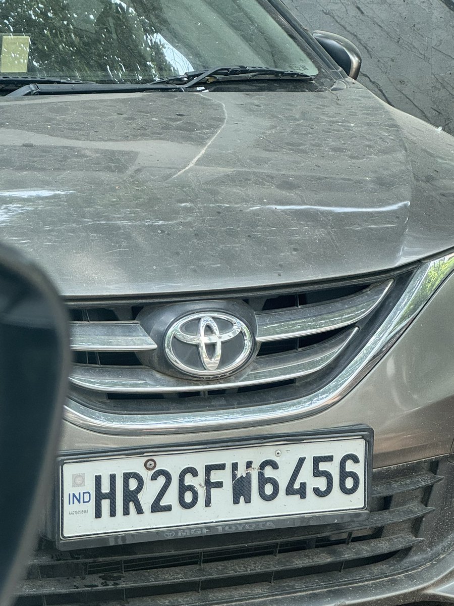 RahulK1962's tweet photo. @dtptraffic the following car parked in B114 Sarvodaya enclave for 2 days blocking parking pl remove @gupta_rekha https://t.co/7HzLXJiQz6