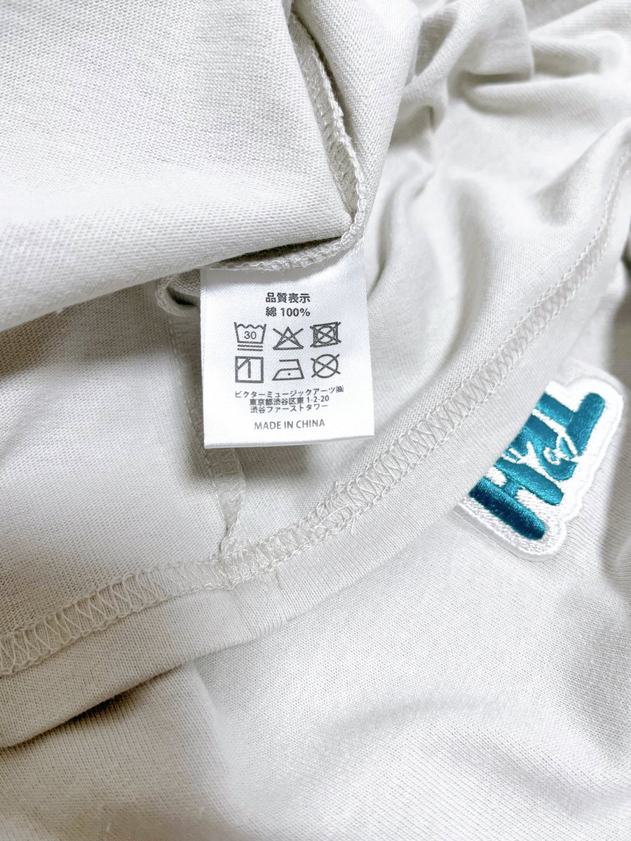 ymdthee's tweet photo. @kugi193 初めまして☺️
ジャージ素材ではなくて普通のTシャツ生地って感じです〜！最近の薄手ロンTに近いです👍タグも綿100%でした https://t.co/gHvfTn91HF