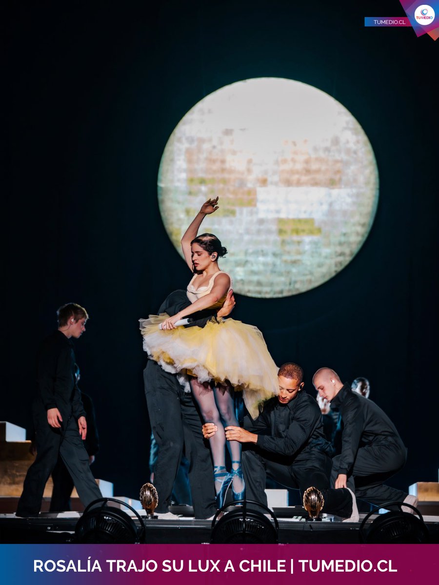 TuMedio's tweet photo. Previo a su retorno a Argentina, La Rosalía presentó un espectáculo con altura en su segunda noche en Chile, esto en el marco de su #LuxTour.
Una verdadera obra de arte que pueden ver los días 27 y 29 de julio ¡Ultimas entradas en Puntoticket!

Fotos: @javiajerap https://t.co/lMbKARfoRg