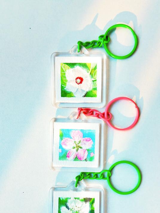 vejun29893798's tweet photo. Just finished this cute fabric scrap keychain—10 mins, zero fancy tools, perfect for upcycling old clothes! Who’s up for trying tonight https://t.co/a4GKsZFVGG