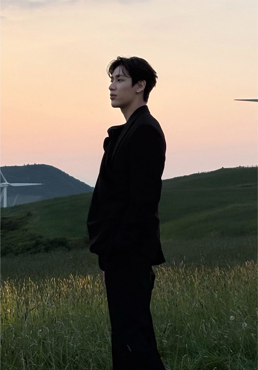 i3e_my's tweet photo. พี่กันต์พี่พระเอกดิวะ หล่อเว่อขนาดนี้ #BamBam #뱀뱀
#JANUAXBamBam
#JANUASCENTSOFSOUL https://t.co/WRjF4zDEyy
