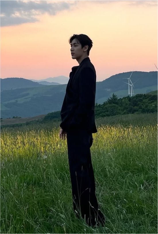 i3e_my's tweet photo. พี่กันต์พี่พระเอกดิวะ หล่อเว่อขนาดนี้ #BamBam #뱀뱀
#JANUAXBamBam
#JANUASCENTSOFSOUL https://t.co/WRjF4zDEyy