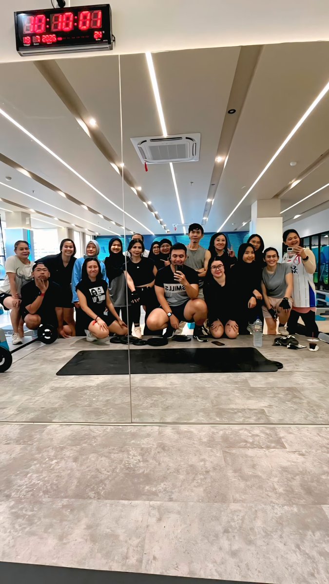 azizain99's tweet photo. Gym Buddies
#aftergym #workout #fithub #fitness #bodypump https://t.co/OGeEDz4VMN