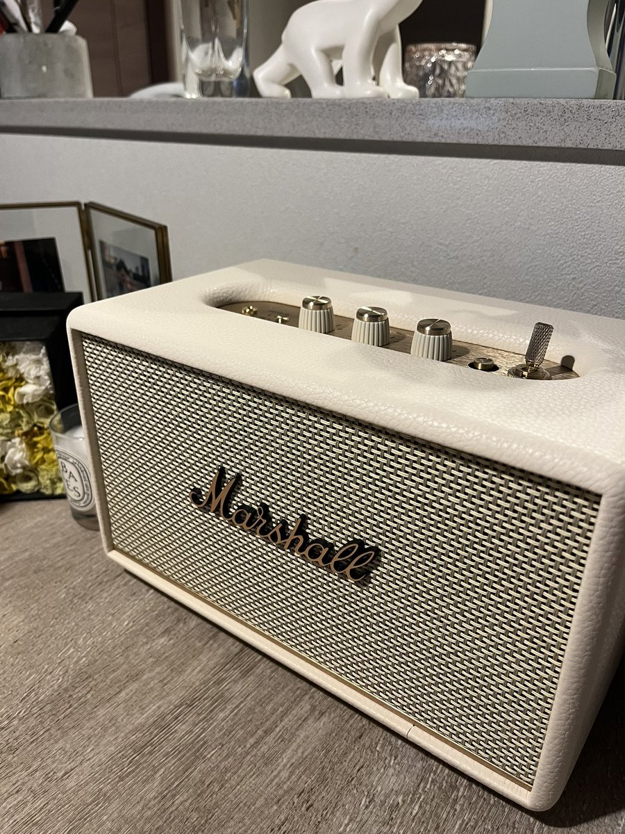 yui_0501's tweet photo. ずっと憧れてたMarshallのスピーカー、お家にお迎えできた🥲🫶
これはおうち時間がますます快適になっちゃうな https://t.co/bsJh4pSSxY