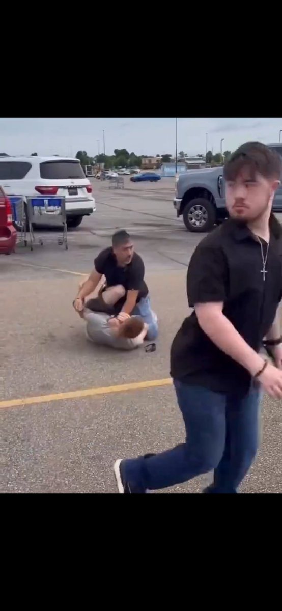 2nd_Tooth's tweet photo. @whoisavero Bro was ready punt this dude's head clean off 😭 https://t.co/XQPHYaEz9A