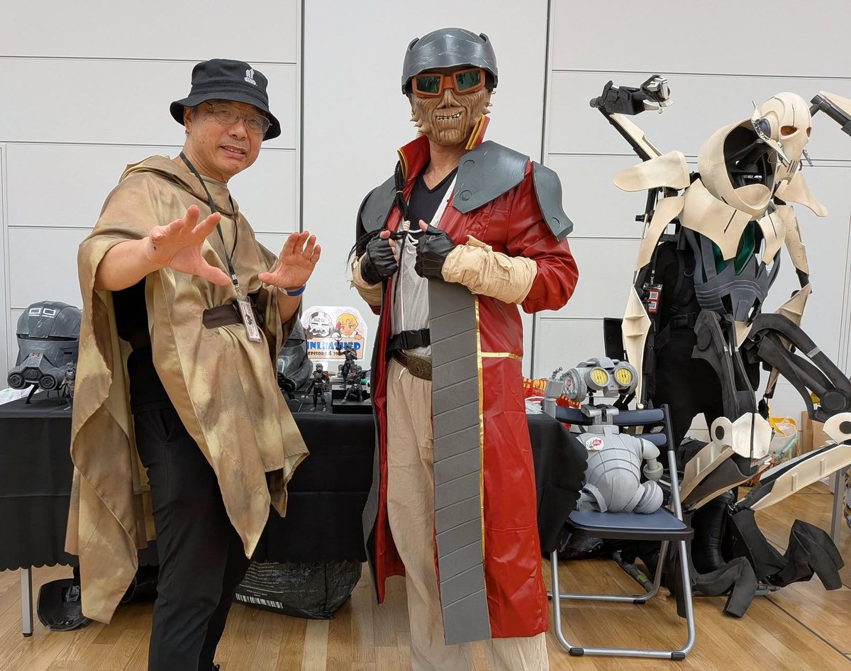 jediham1's tweet photo. 昨日のアンリーシュドでお会いした皆さん有難うございました。おかげで少し断捨離出来ました❣
店番してたので他はあまり回れませんでしたが、今回も購読中のハイ・リパブリックのカバーに５ヘルスさんにサイン頂きました。
写真もホンド―とオビとニール4姉妹🐘だけでした😆
#アンリーシュドS4 https://t.co/6hyDr1DWy8
