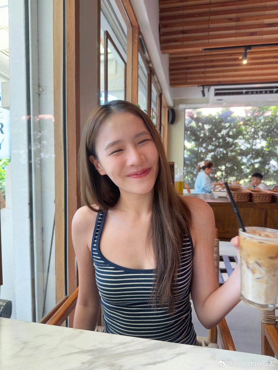 Pundaoofficial's tweet photo. ✨ [Weibo] Update : Pundao发发
26072026 | #Pundao

☀️

🖇️ https://t.co/BJcjc3I94O

#พันดาว , #TwinkleofPundao
#Shellybenda
#Shellypundao
#เชลลี่พันดาว https://t.co/EmiXpvD5Of