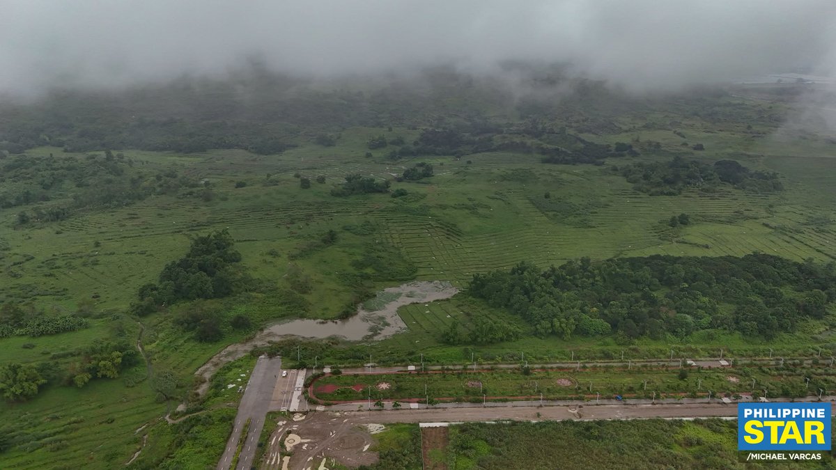PhilippineStar's tweet photo. PAX SILICA LOCATION

Aerial photos show the proposed site of the Pax Silica AI industrial hub in New Clark City in Capas, Tarlac on Sunday.

Bases Conversion and Development Authority (BCDA) President and CEO Joshua Bingcang said that 1,620 hectares in New Clark City in Tarlac have been designated as an industrial area for the Pax Silica initiative.