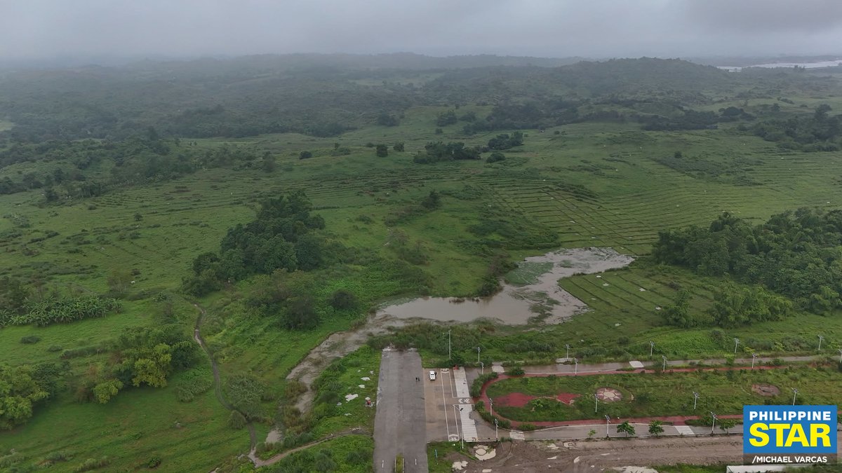 PhilippineStar's tweet photo. PAX SILICA LOCATION

Aerial photos show the proposed site of the Pax Silica AI industrial hub in New Clark City in Capas, Tarlac on Sunday.

Bases Conversion and Development Authority (BCDA) President and CEO Joshua Bingcang said that 1,620 hectares in New Clark City in Tarlac have been designated as an industrial area for the Pax Silica initiative.