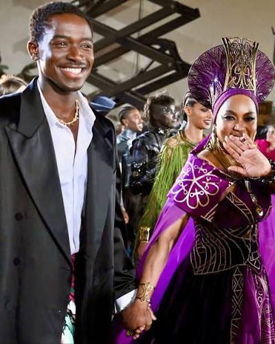 aaronthurl's tweet photo. @dankememe_ @upperupland he was always a big fan cast to be the next black panther, this pic where right here is what really started to get everyone on board with him being the next bp. Especially after he said “yes-no” in an interview when asked if he was going to be the next bp… https://t.co/gLo8rwQMlq