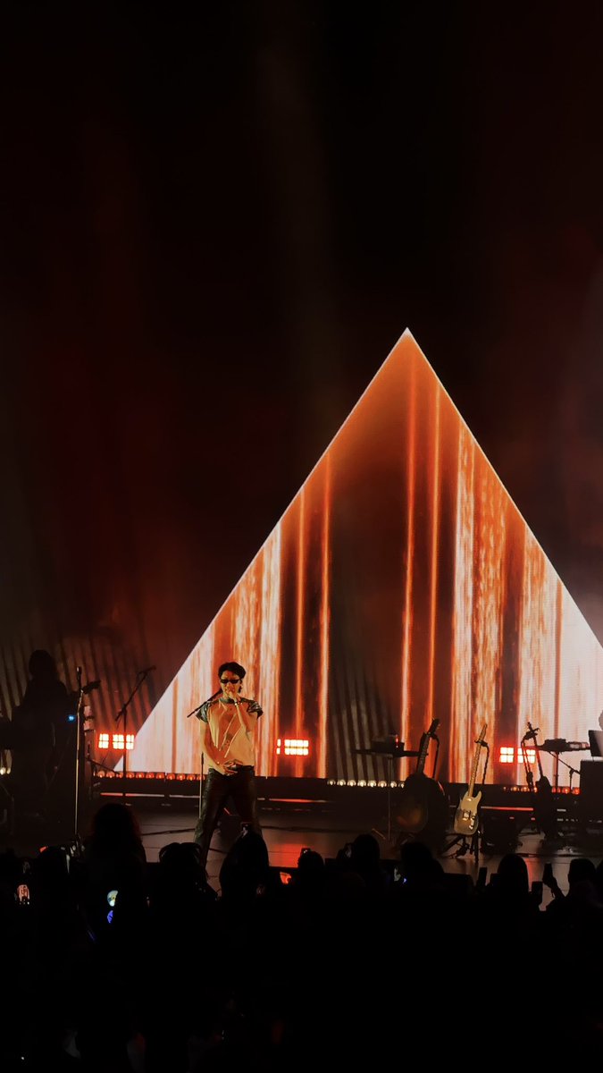 sav_bts13's tweet photo. WOODZ in LA!!! sooooo good omg. his vocals are out of this world. such a fun night. thank you woodz🫶🏼 https://t.co/2lbrXM2dsP