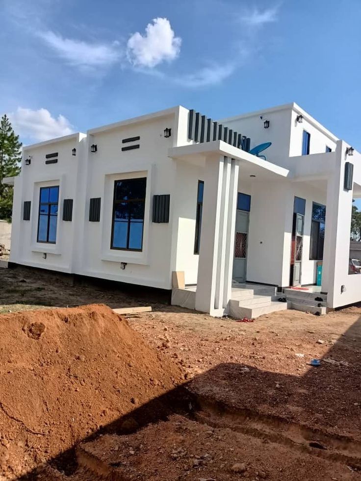 Sirsayso1's tweet photo. White walls. Blue glass. Blue sky. 
This is what ₦10M - ₦18M can build in 2026.

Modern 3 bedroom bungalow with flat roof design
Simple. Elegant. Timeless.
Landscaping is next 👀

Save this for your build plan https://t.co/zUzpT8pw3B
