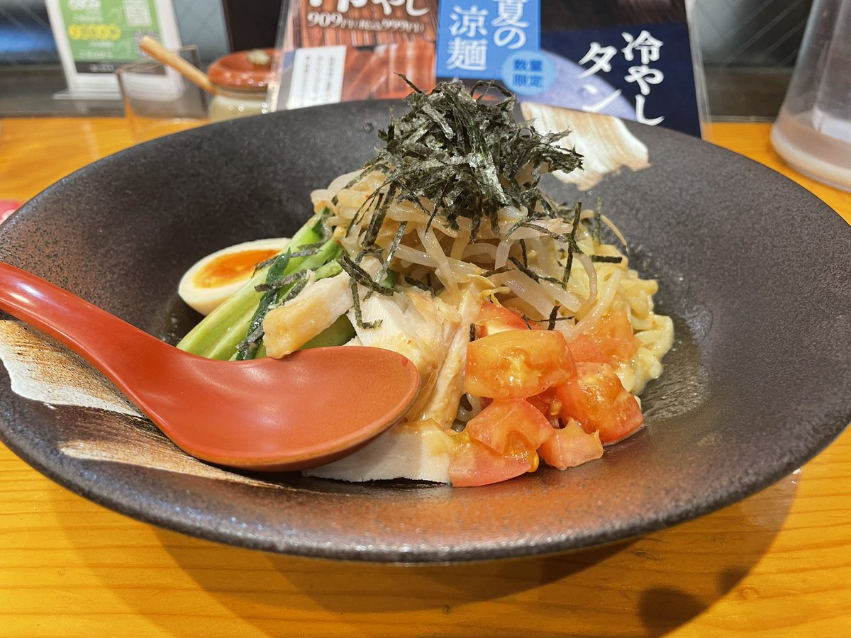 HShibs's tweet photo. 🍜胡麻味噌冷やし（大盛）
🥟味噌ダレ餃子

夏季限定メニューにしてみた
そのままだとだいぶ普通。わさびオイルで辛味足すと良い
餃子は変わらず美味しい🔥

餃子の撮り方上手くない？

#麺場田所商店 https://t.co/8ThnO07sN3