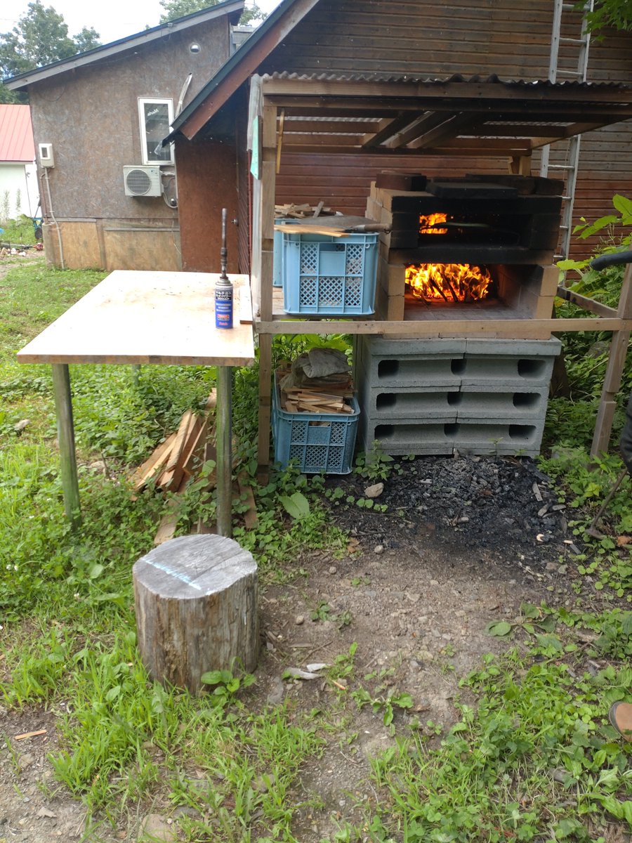 red_mantles's tweet photo. 余市にキャンプ行ってきた
夜中スコールみたいの降ってたけど、起きてる間はそこまで暑くなかったので過ごしやすかったね

キャンプ場でピザ窯で焼いてくれたザーピーも美味いし
余市なのでニッカウィスキーも美味かったやね
  (*♡∀♡*) https://t.co/C2qwgidfPw