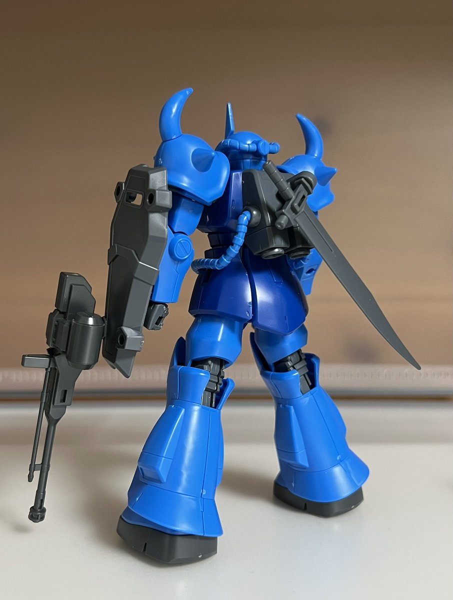 yourayx9's tweet photo. そして、見よ！
これが浪漫と実用性を兼ね備えた形態…
グフB2型だっ！！

既存のグフを有効活用するためのプランで
手持ちのマシンガンに加え、シールドにティエレンの滑腔砲を装備。サーベルは背中に配置。ヒートロッドは据え置き。

これならガルマみたいな人も納得するやろ。 https://t.co/zfnECGdb9I