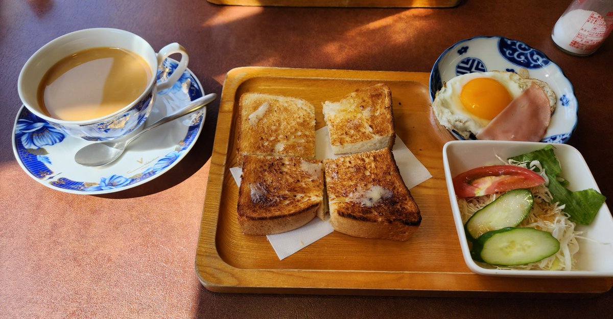 mayumi_120's tweet photo. 戸畑に住みながら、約20年ぶりぐらいに入店してモーニング食べに行った☕🍞🌄
私が子供の頃からあるので、AI先生に調べてもらったら、親子4代で続く70年の老舗喫茶店だった‼️
そして、☕のおかわりのサービスまでして頂き、リピーターになろうと決心しました‼️
まめ様はお留守番中😽
#喫茶店シャルム https://t.co/27MLBfx4e9