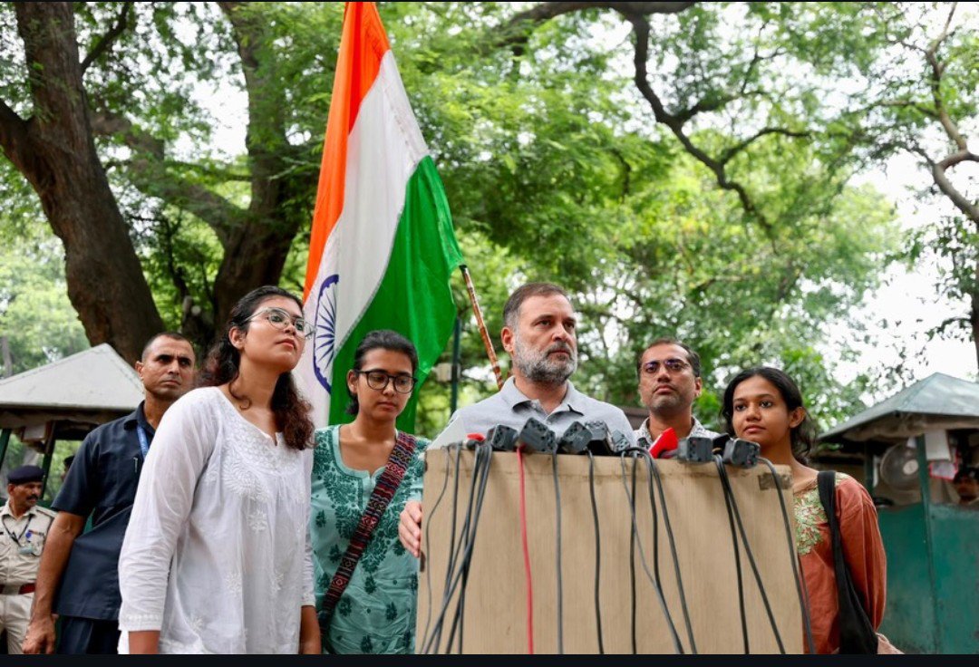 SurrbhiM's tweet photo. One of the best things Rahul Gandhi did during this movement was bring Neha in front of the cameras and give her the space she deserved.

Neha had been on a hunger strike for 22 days, yet Abhijeet Dipke never even allowed her onto the stage. Rahul Gandhi, without hesitation, brought her forward and stood beside her before the entire nation.

It didn't matter to him that Neha belonged to the left student organization . He gave full credit to the students who led the movement. That's the mark of a true leader , someone secure enough to share the spotlight instead of claiming all the credit.