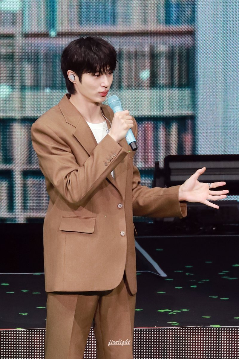qnfrrhc's tweet photo. 260705 변우석 팬미팅 < The Secret Library >
🐣🐥🐤
#변우석 #ByeonWooSeok #The_Secret_Library https://t.co/hhOFrw1J8X