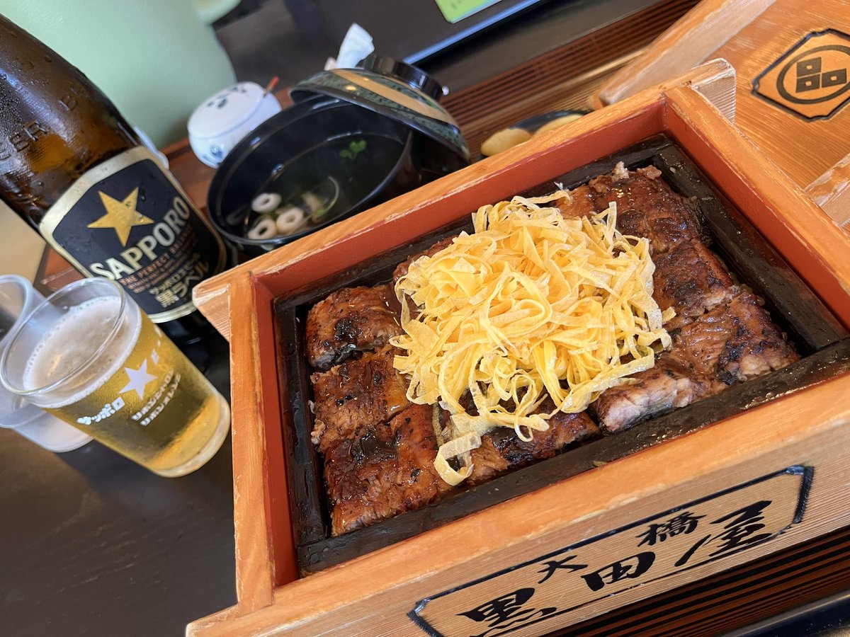 Bacchus__JP's tweet photo. 母校の先輩であり世界的指揮者の小澤さんも訪問した福岡の名店「黒田屋」へ

福岡（柳川）の郷土料理で蒸籠蒸しをするらしいが...新感覚でまじ美味かった！
東京に住んでたら選択肢に無い食べ方だな

感動的だったからインスタの投稿でまとめよ https://t.co/duUtCwHm7v