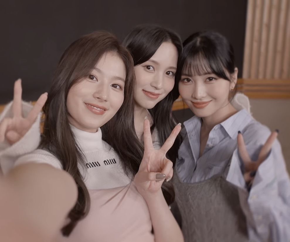 tw37_s2's tweet photo. 𝑀𝐼𝑆𝐴𝑀𝑂 𝐷𝑒𝑏𝑢𝑡 3𝑟𝑑 𝐴𝑛𝑛𝑖𝑣𝑒𝑟𝑠𝑎𝑟𝑦✨️

3人しか出せない色で私たち𝑜𝑛𝑐𝑒に元気と
笑顔を与えてくれてありがとう💘
𝑀𝐼𝑆𝐴𝑀𝑂 のこれからの活躍も楽しみです!!

#미사모의_꽃길에_가득할_컨페티 
 #PlayWithMISAMOfor3Years
#TWICE #MISAMO https://t.co/OnzZkwofGI