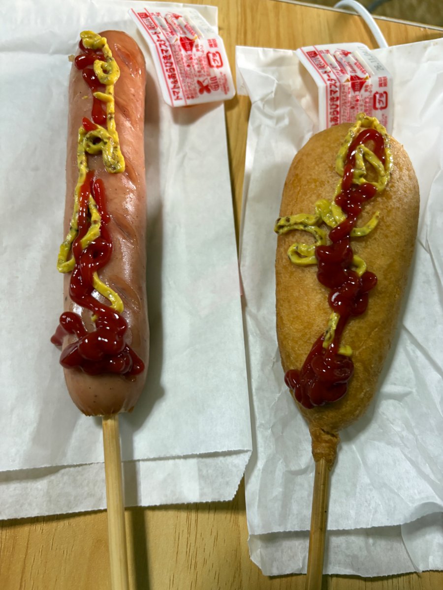 soccer991's tweet photo. フランクフルト、アメリカンドッグ
安定の美味しさで定期的に食べたくなります。　なんでこんなに美味しいんだろう😋
#アメリカンドッグ #フランクフルト #飯テロ #おやつ https://t.co/MMKaoQjp3m