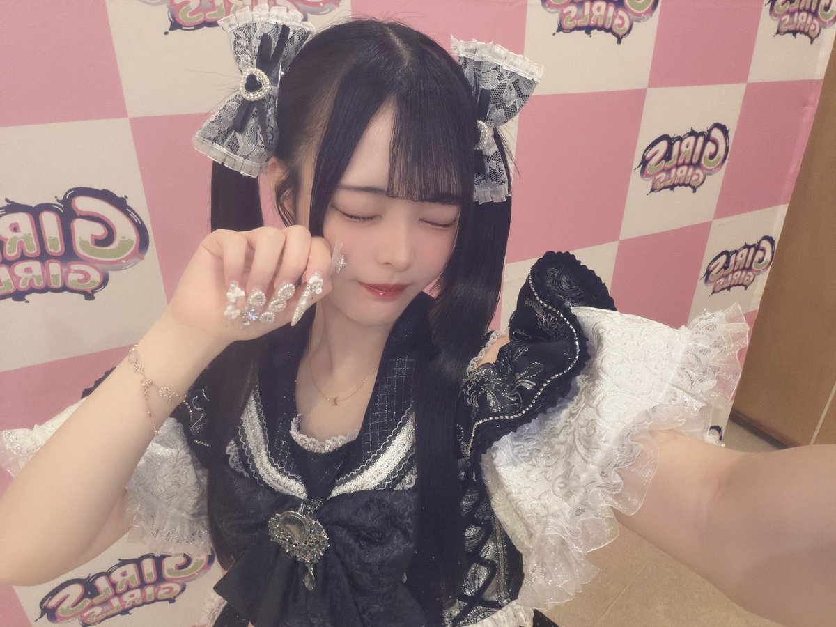 Pinky_marika's tweet photo. 本日もガルガルさんありがとうございましたー❣️

昨日よりさらに朝早いのに、本当にたくさんの方が会いに来てくれて嬉しかったです！昨日も夜まで一緒にいたのに朝からまた会えてずっと一緒だね〜♡

黒衣装8着になりました！やっぱりこれが一番好き！似合ってるー？？ https://t.co/hsdHGbs1up