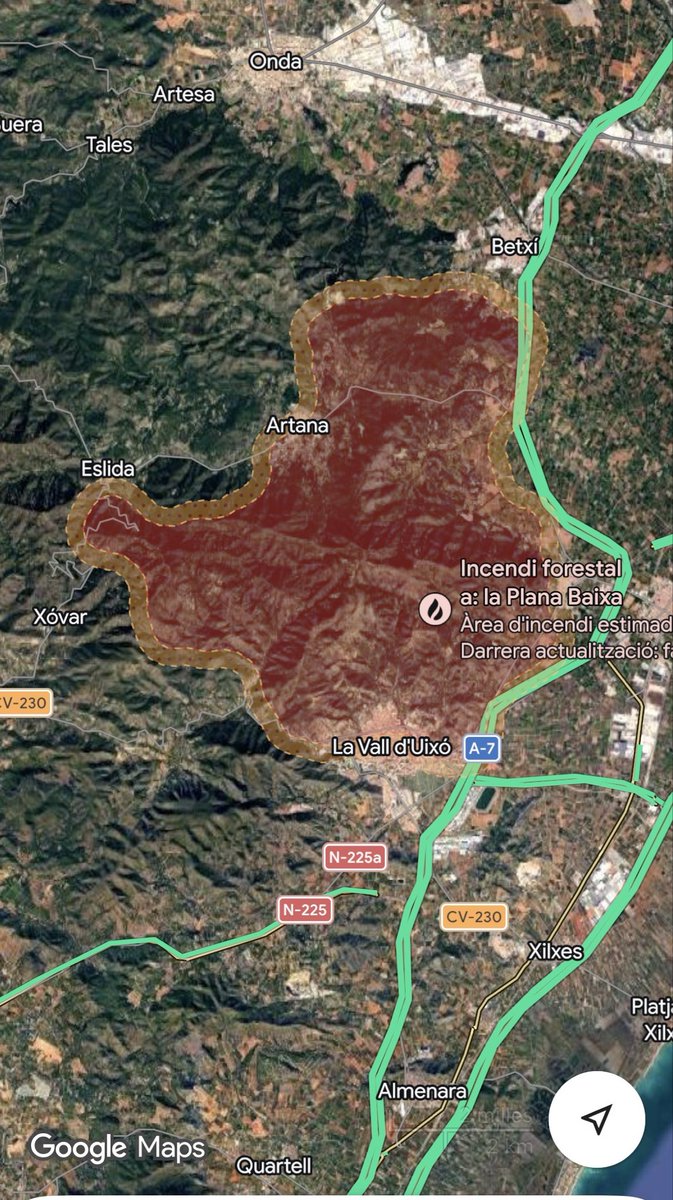 hec_toret's tweet photo. Quina puta nit,... el foc ha arribat a Betxí i Eslida. Ha cremat la porta de la Serra d'Espadà. Malauradament crec que va a passar el pitjor. @BombersDipcas sort i salut per a hui. https://t.co/NfR1kmlX5T
