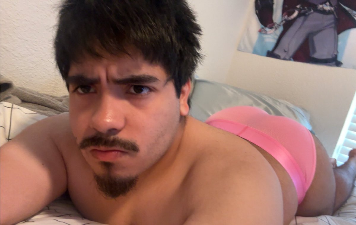 wuIfgard's tweet photo. i like wearing pink :3 https://t.co/8y7cwzzaDR