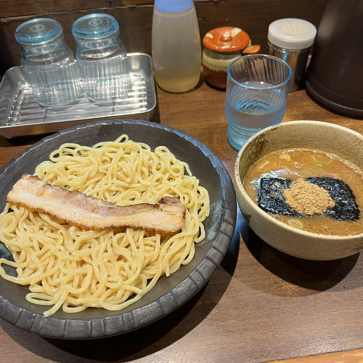 _risa05_'s tweet photo. 昨日つけ麺の話聞いてたら食べたくなったから色々調べて気になった つけ麺屋ひまわりに行って来た〜！😉🍜 チャーシューが柔らかくて美味しかった！ https://t.co/bmU9D2uyR2