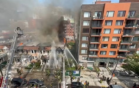 pajhwok's tweet photo. At least 21 people, including 19 firefighters, were injured after a major fire broke out in the Flushing neighbourhood of New York City’s Queens borough, authorities said on Sunday.
Full details are available at the link below
https://t.co/obLkEX8yqi
#NewYork #QueensFire #Firefighters