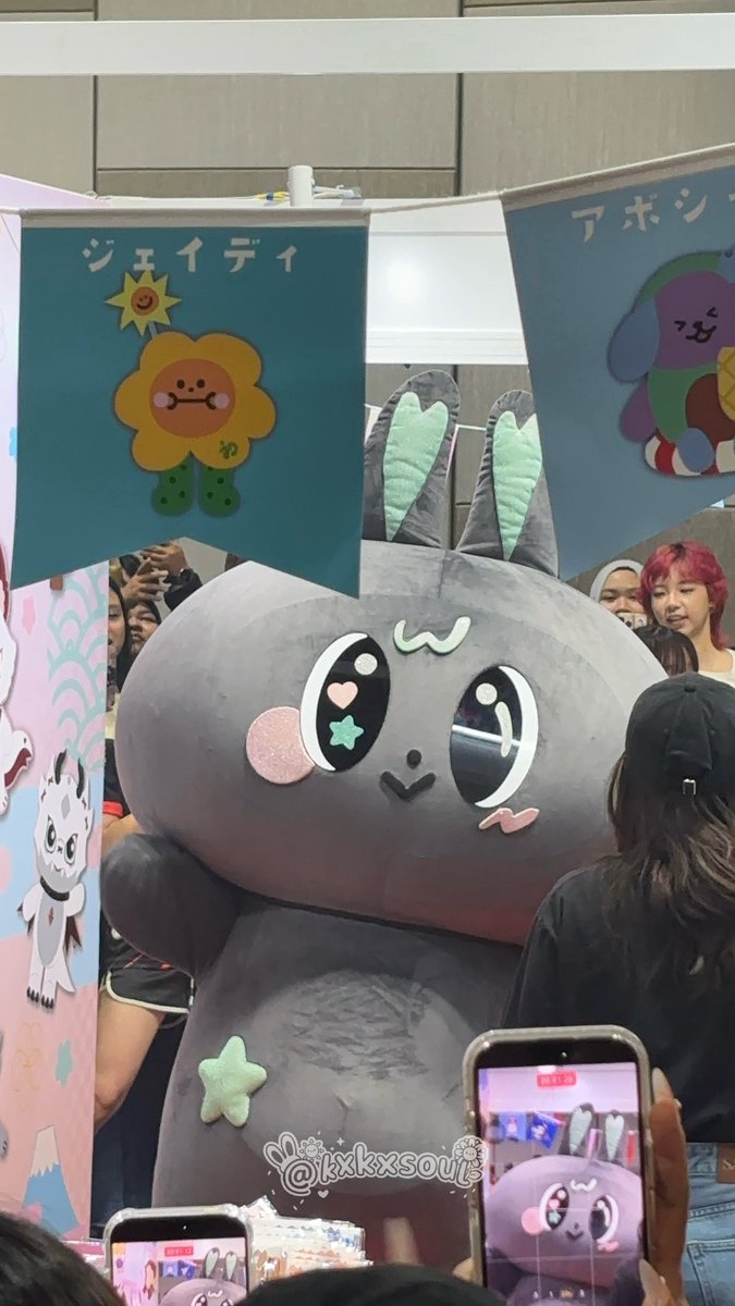 kxkxsoul's tweet photo. So happy that I got to see you again baby 🥰🐰

METAA 1ST IN MALAYSIA

#JapanExpoMalaysia2026xGMMTV
#JapanExpoMalaysia2026
#GMMTV
#Metaa
#WinMetawin https://t.co/jlgkzk7PIb