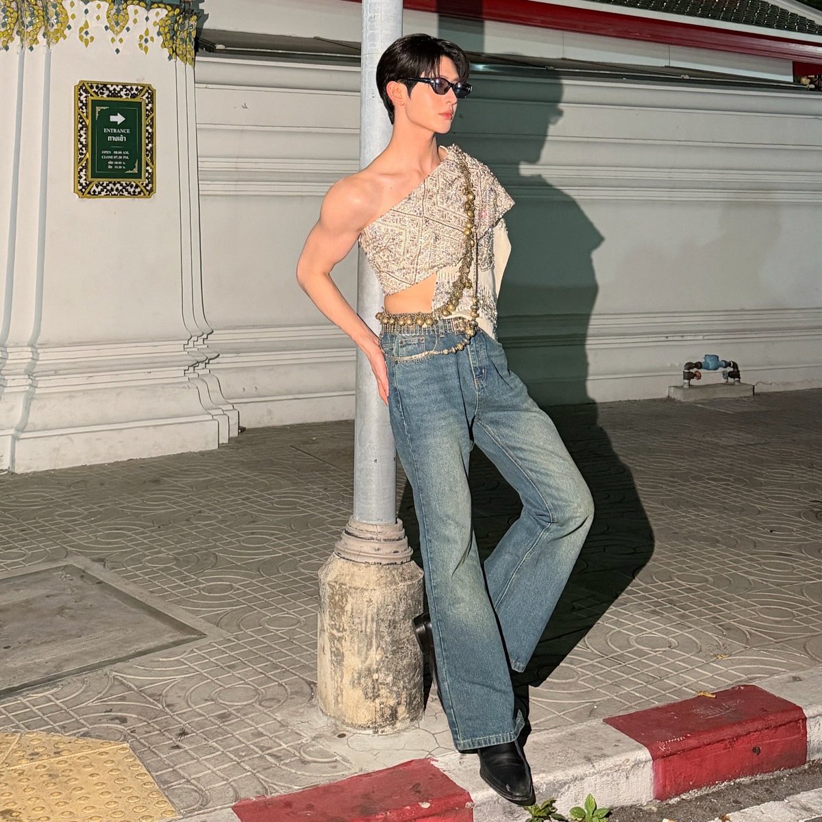 porforr's tweet photo. like daughter, like papa 🤍🌼 ยัยเจสซี่ชีจิกบูทดำห่มสไบมาเลย ดีเอ็นเอป๊าเจ๋ม 100% born to slayyyyyy 🫦✨ 

#JamesSu #JessyJS https://t.co/vkAUqjm3Qx