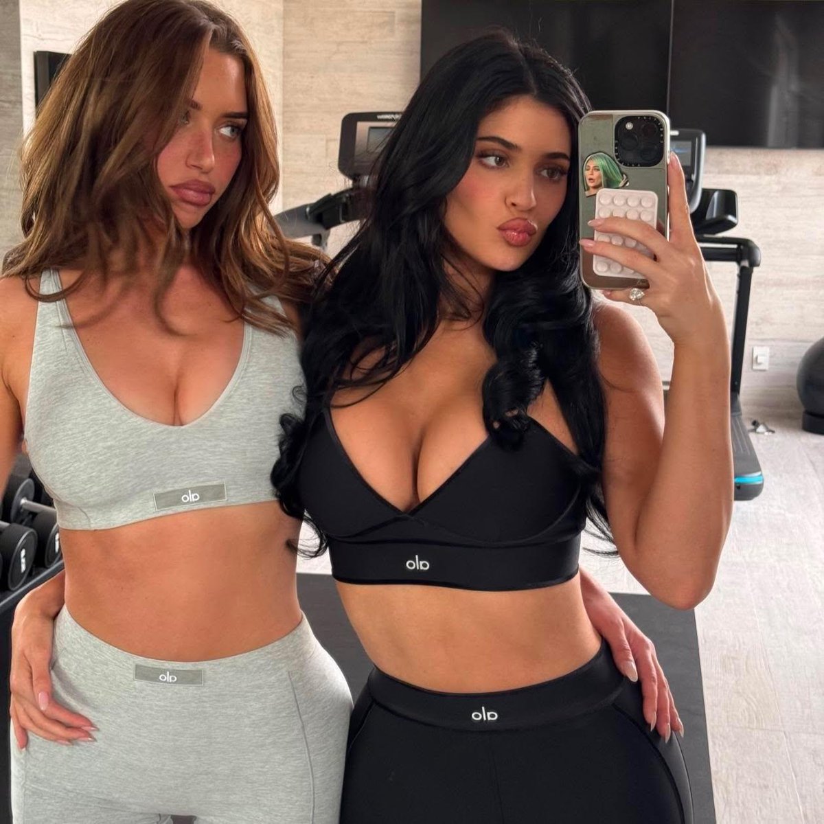 Imperion08's tweet photo. Kylie and Stassie reminding you what real hot besties look like 🔥❤️ https://t.co/81QCL6lwSU
