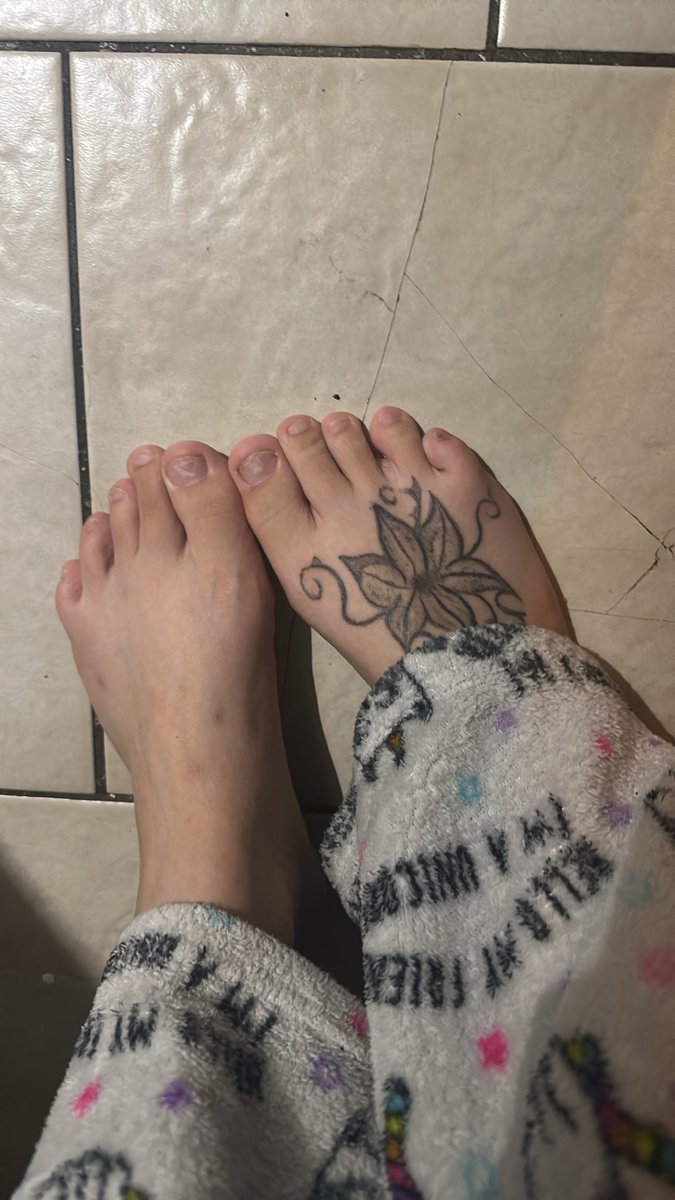 NeneWooskii's tweet photo. Dm to buy feet picss☺️ https://t.co/axBSxJu9fP
