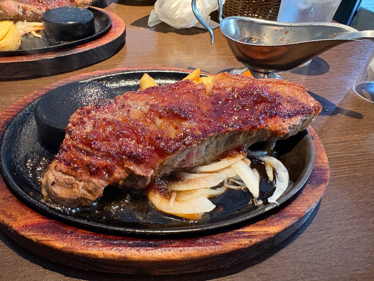 soccer991's tweet photo. あさくま サーロインステーキ
定期的に行くあさくま。　子供の頃からお世話になっている大好きなお店。　サラダバー豊富過ぎて最高！　お肉もサラダバーも美味しい
#飯テロ #ステーキ #あさくま https://t.co/zxYBTXOc6s