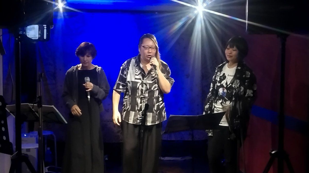 liverscomunity's tweet photo. 始まりました！
1番手はもうずっとお世話になってる𝔼𝕥𝕠𝕚𝕝𝕖さん！
毎回色んなパフォーマンスで楽しませてくれてますよー！ https://t.co/Rm5MQqAgsR