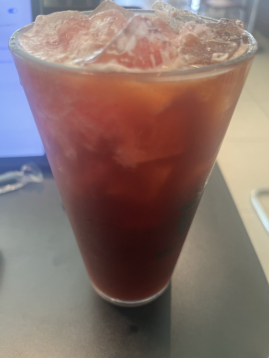Bohemianbj's tweet photo. 수박리카노란거 첨봄.말 그대로 수박+아메리카노 ㅋㅋ 4,500원 https://t.co/uJZytQ0xa0