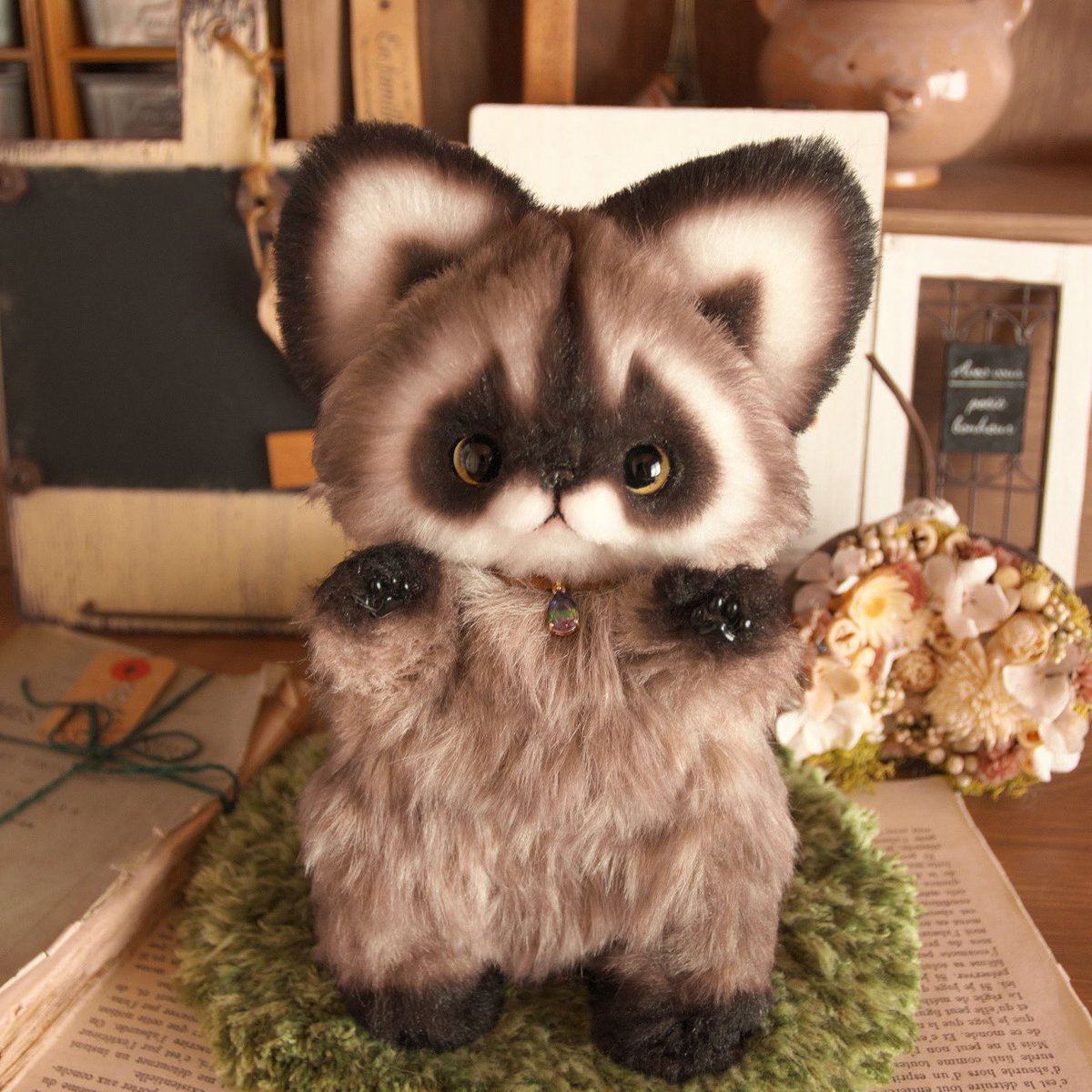 cocoperi1984's tweet photo. 久しぶりにアライグマちゃん作りました🦝

今日の２１時にminneでお家探しするのでよろしくお願い致します😌🌸

minne↓
https://t.co/jvjb5t3iaE

#アートドール
#アライグマ https://t.co/hWKGXdd4ZA