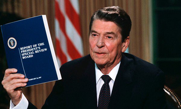 Aftab_Nazir's tweet photo. پاسداران موساد(The Iran-Contra affair)
پاسدارانِ انقلاب اور موساد کی گزشتہ چار دہائیوں کی تاریخ، خفیہ آپریشنز اور ڈی کلاسیفائیڈ دستاویزات کا غیرجانبدارانہ مطالعہ کریں، بہت سے مقدس بت خود بخود پاش پاش ہو جائیں گے۔
ویسے ہماری قوم کا حافظہ کچھ زیادہ ہی کمزور ہے، اس لیے چند تلخ حقائق تازہ کر دیتا ہوں۔
ایران۔عراق جنگ کے دوران صدام حسین کے خلاف اسرائیل نے اپنے اسٹریٹیجک مفادات کے تحت ایران کو خفیہ طور پر اسلحہ، فوجی سازوسامان اور اسپیئر پارٹس فراہم کیے
ایران۔کونٹرا اسکینڈل کوئی افسانہ نہیں، بلکہ امریکی کانگریس کی تحقیقات، ڈی کلاسیفائیڈ دستاویزات اور خود اسرائیلی حکام کے بیانات کا حصہ ہے۔

اگر کوئی اور ملک امریکہ یا مغرب سے تعاون لے تو وہ "امریکی غلام"، "صہیونی ایجنٹ" اور "امت فروش" قرار پاتا ہے؛ لیکن جب ایران کے بارے میں امریکی و اسرائیلی تعاون کے تاریخی ریکارڈ، کانگریس کی رپورٹس اور خفیہ آپریشنز کے شواہد سامنے آتے ہیں تو اچانک سب کی زبانوں پر تالے کیوں لگ جاتے ہیں؟

ڈانلڈ ٹرمپ کے حالیہ  بیانات بھی ریکارڈ کا حصہ ہیں جن میں دعویٰ کیا کہ امریکہ نے ماضی قریب میں ایران کو اربوں ڈالر تک رسائی بھی دی اور نقد کیش مالی امداد بھی کی
امریکی امداد دوسروں کے لیے حرام... مگر اگر ایرانی مفادات کی تکمیل میں امریکی یا اسرائیلی تعاون سامنے آ جائے تو وہ اچانک "حکمتِ عملی" بن جاتا ہے؟
یہ دوہرا معیار آخر کب تک؟
اور ہاں... یہ حقیقت بھی ذہن میں رکھیے کہ ایران۔کونٹرا اسکینڈل اور اس پورے دور میں ایران کی ریاستی مشینری خمینی کی سپریم قیادت اور خامنائ کے دورِ صدارت کے تحت چل رہی تھی۔
آفتاب نذیر