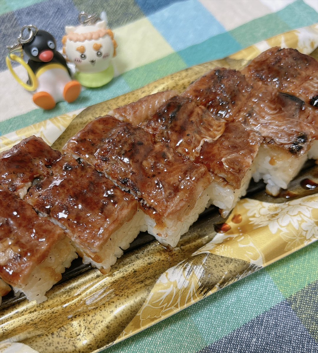 Puku_LL's tweet photo. スーパー行ったら食べたくなっちゃった鰻 https://t.co/P62NGNkqSx