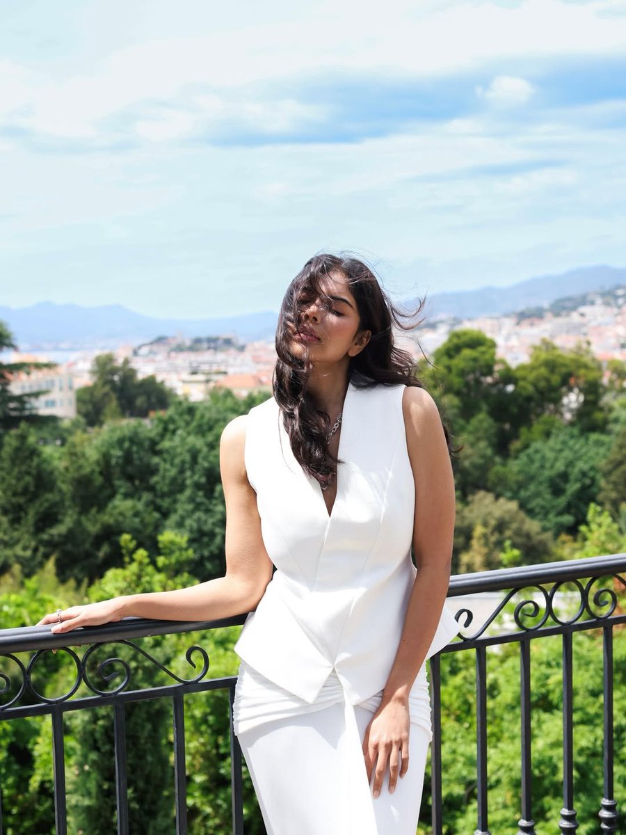 AnbeKalyani's tweet photo. Anbe @kalyanipriyan 💫🤍

11:11 ✨ https://t.co/8c1s2cebxr