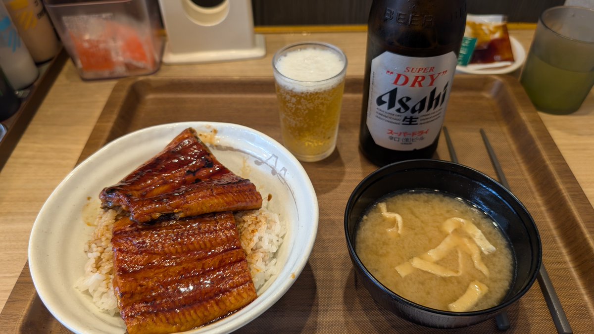sakenami73's tweet photo. 無事に免許更新も終えたので、遅めの昼食。やっぱり今日はコレでしょ♪😋🍻 https://t.co/B0bF3Gug0r