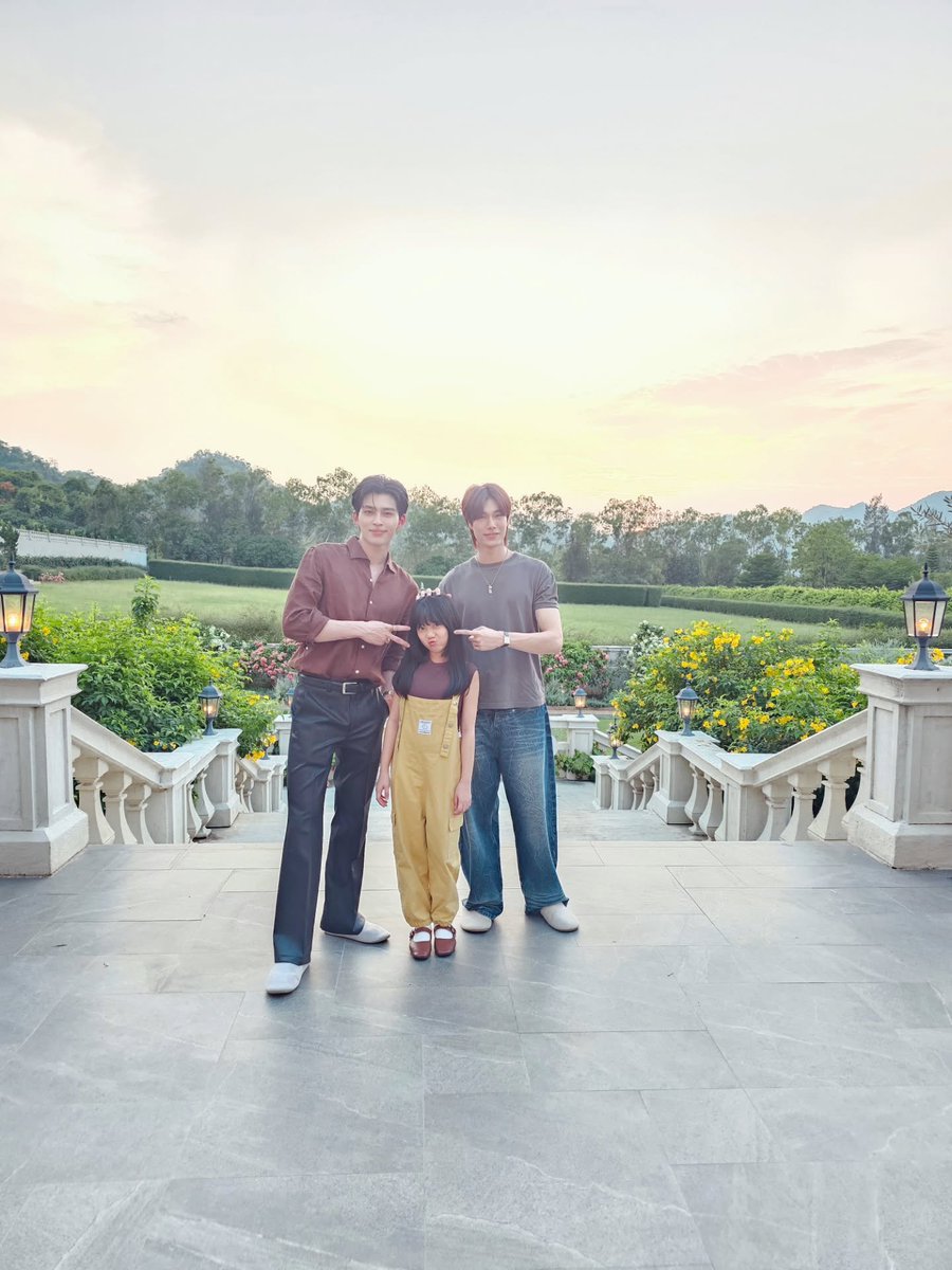 doublepjourney_'s tweet photo. ลูกสาวตัวเล็กของแด๊ดและพี่พีช
น้องมินิเก่งมากเลยค่ะ 🥰👏🏻✌🏻🩷

📸 IG : numini99

#PeachAndMeSeriesEP3 https://t.co/fOhMHoA33x